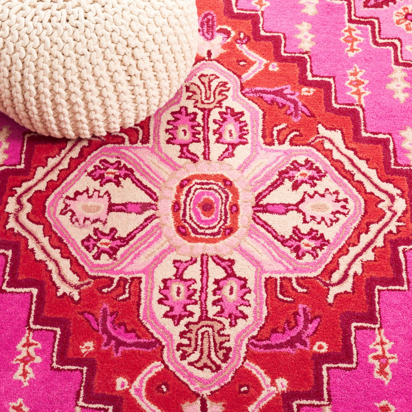SAFAVIEH Area Rug 8x10 - Bellagio Collection - Large - Red & Pink, Handmade Wool, Medallion Design, Ideal for Living Room, Bedroom, Office, Dining Space (BLG545B)