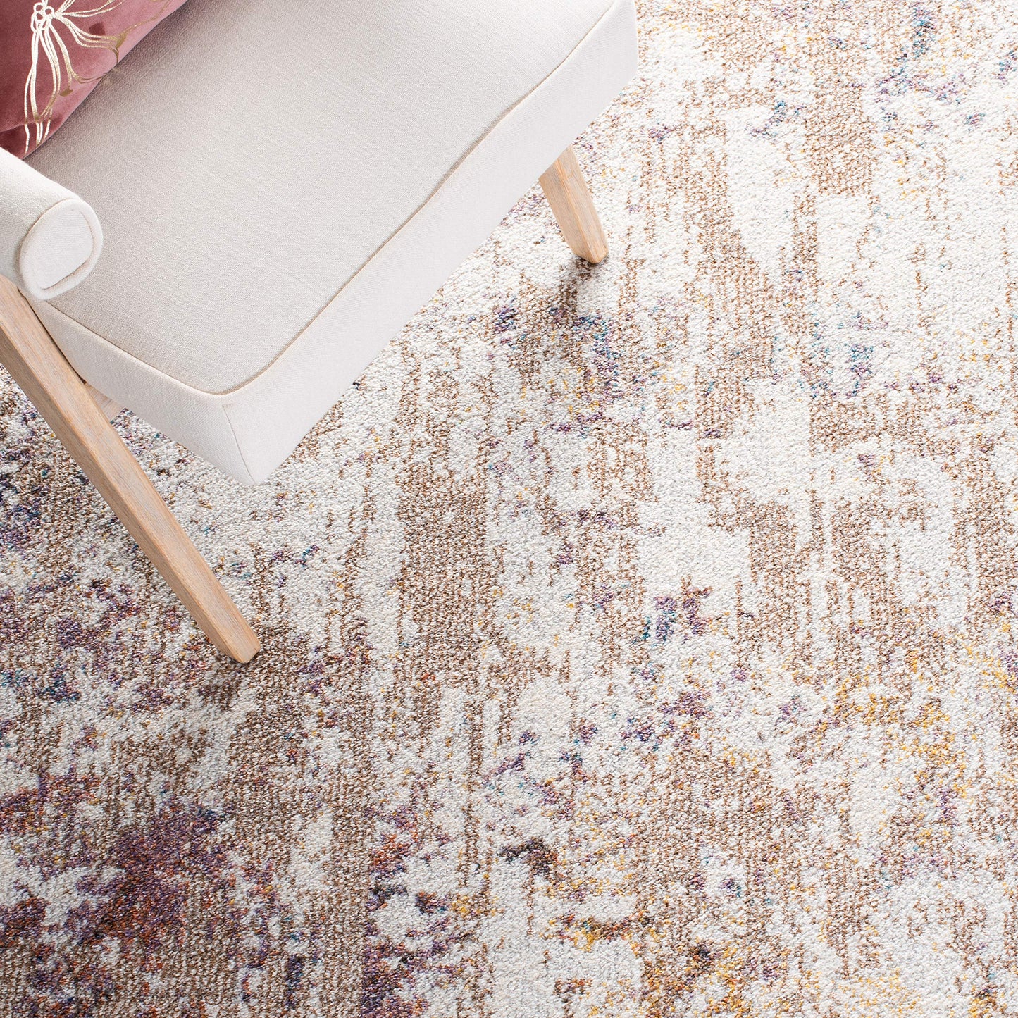 SAFAVIEH Crystal Collection Accent Rug - 4'5" x 6'5", Ivory & Beige, Abstract Distressed Design, Non-Shedding & Easy Care, Ideal for High Traffic Areas in Entryway, Living Room, Bedroom (CRS318A)