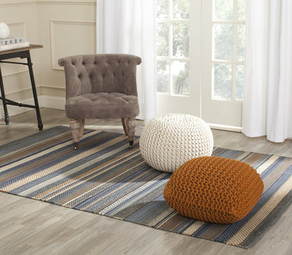 SAFAVIEH Kilim Collection Accent Rug - 4' x 6', Blue, Handmade Flat Weave Wool, Ideal for High Traffic Areas in Entryway, Living Room, Bedroom (KLM951A)