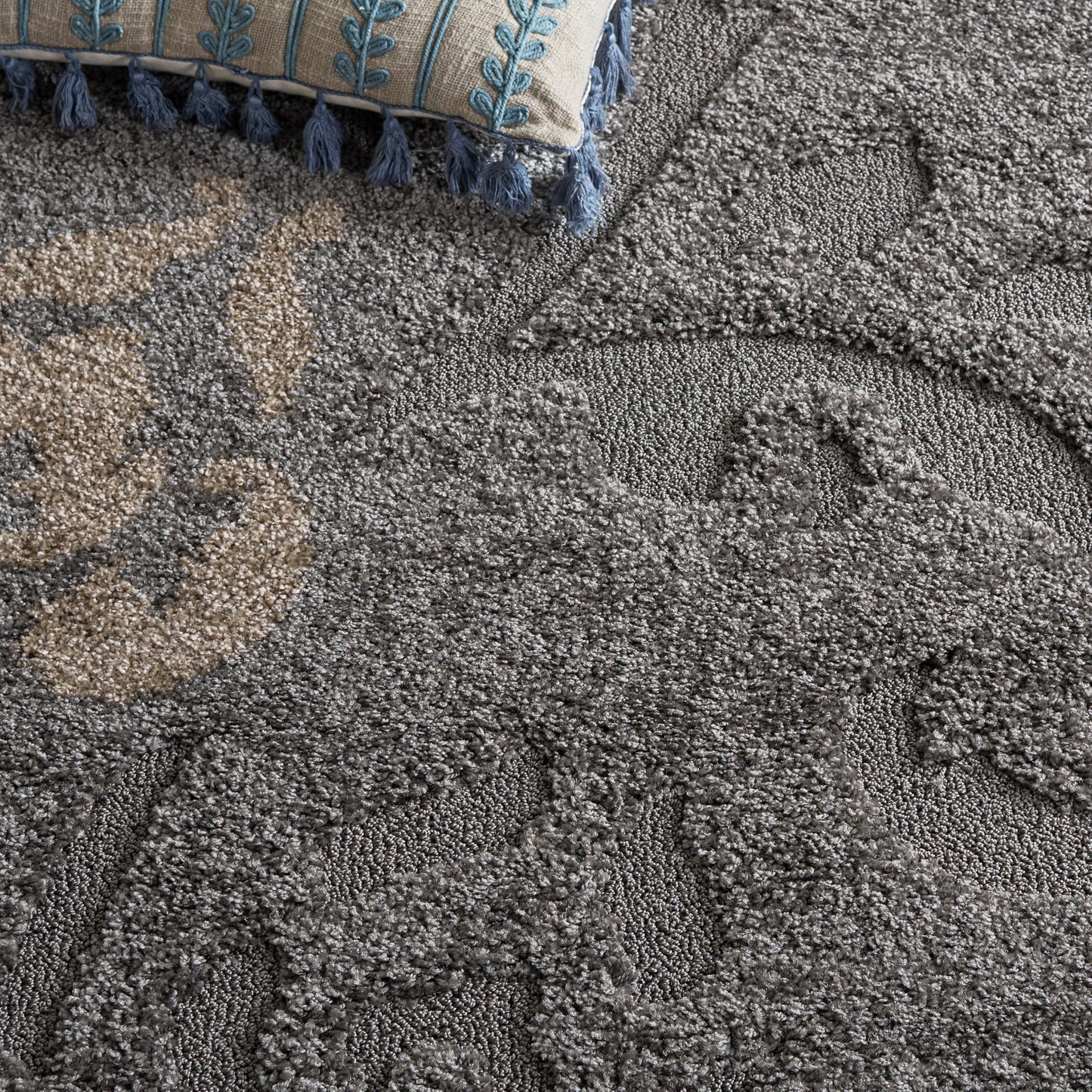 SAFAVIEH Florida Shag Collection Accent Rug - 4' x 6', Grey & Beige, Floral Design, Non-Shedding & Easy Care, 1.2-inch Thick Ideal for High Traffic Areas in Entryway, Living Room, Bedroom (SG458-8013)