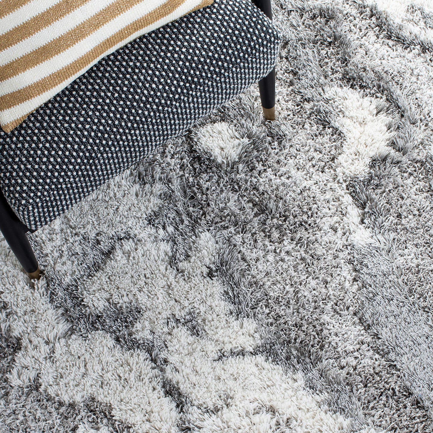 SAFAVIEH Horizon Shag Collection Area Rug - 5'3" x 7'7", Grey & Ivory, Modern Abstract Design, Non-Shedding & Easy Care, 2-inch Thick Ideal for High Traffic Areas in Living Room, Bedroom (HZN890F)