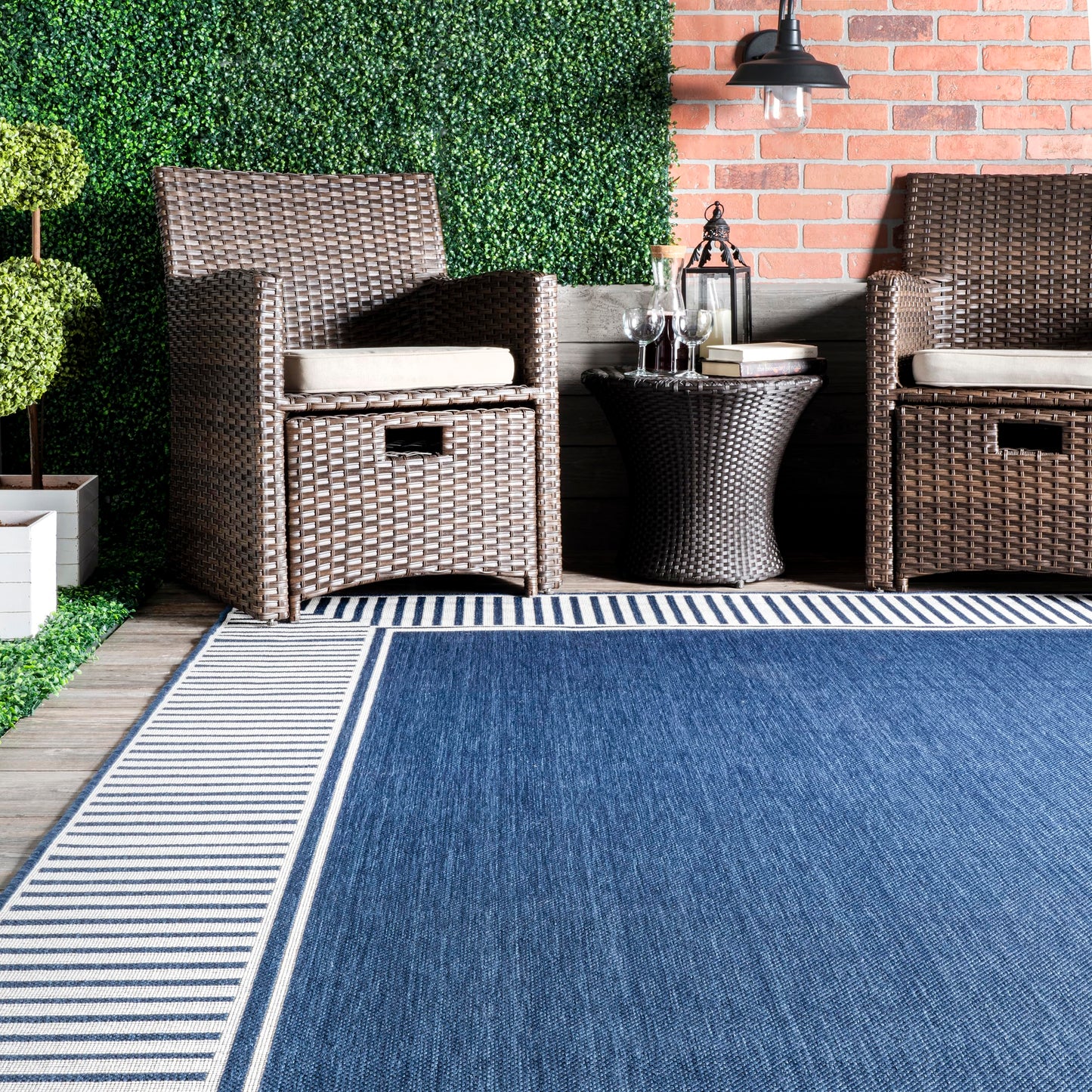 Nuloom Asha Navy/Ivory, 5' x 8', Casual, Striped Border, Soft and Cozy, High Traffic, Easy Clean, Durable Area Rug for Indoor/Outdoor Patio, Deck, Porch, Garden, Courtyard