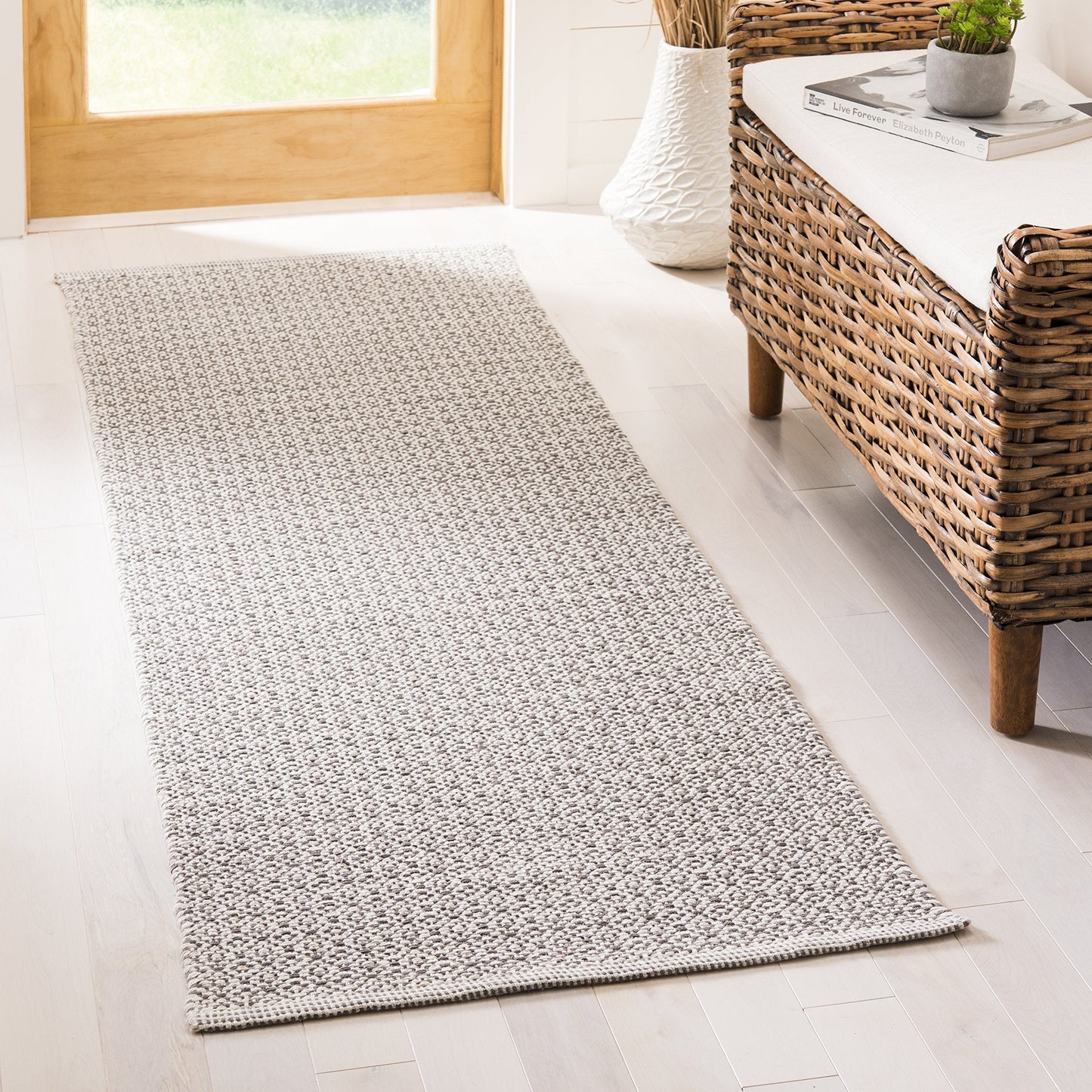 SAFAVIEH Montauk Collection Accent Rug - 2'6" x 4', Ivory & Beige, Handmade Cotton, Ideal for High Traffic Areas in Entryway, Living Room, Bedroom (MTK717G)