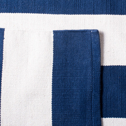 SAFAVIEH Montauk Collection Area Rug - 6' x 9', Navy & Ivory, Handmade Flatweave Cotton, Woven Texture, Farmhouse Stripe Pattern, Ideal for Living Room, Bedroom, Dining Space (MTK712H)