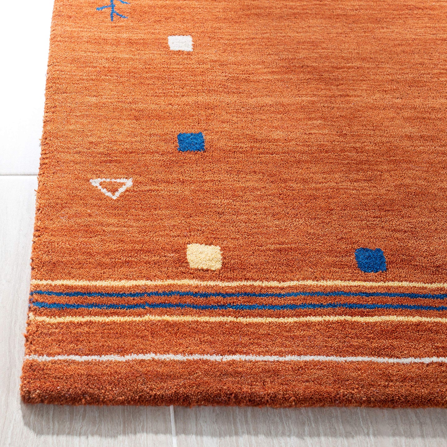 SAFAVIEH Himalaya Collection Accent Rug - 4' x 6', Rust, Handmade Boho Tribal Wool, Ideal for High Traffic Areas in Entryway, Living Room, Bedroom (HIM563P)