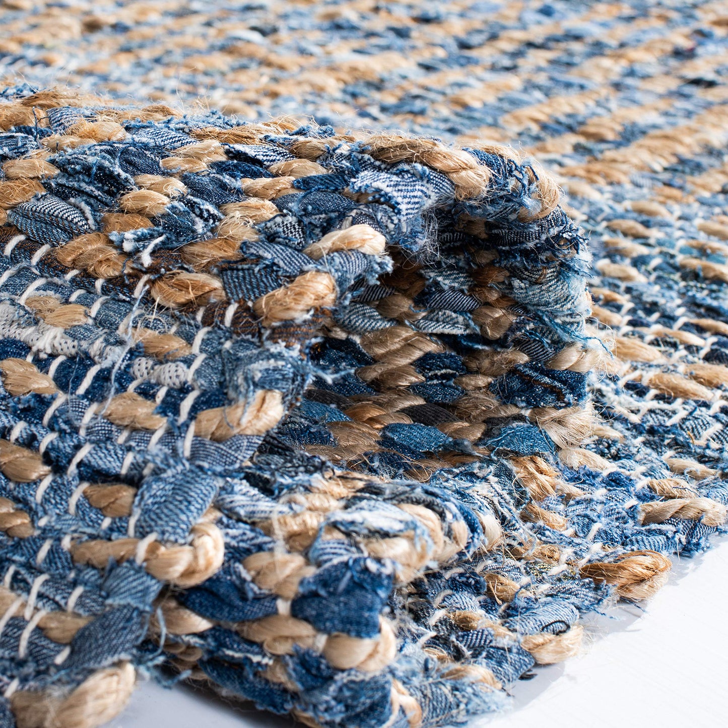 SAFAVIEH Cape Cod Collection Area Rug - 5' x 8', Natural & Blue, Handmade Flat Weave Coastal Braided Jute, Ideal for High Traffic Areas in Living Room, Bedroom (CAP353A)