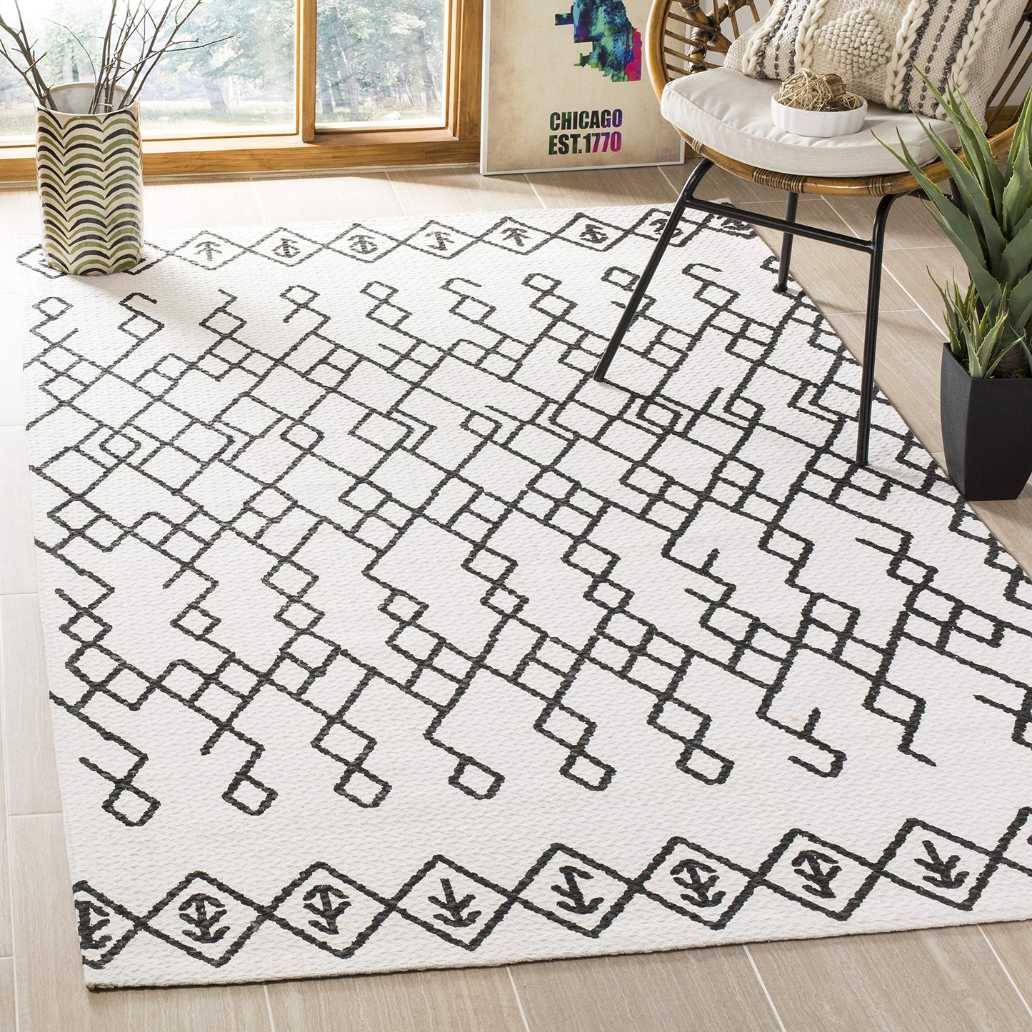 SAFAVIEH Cedar Brook Collection Accent Rug - 4' x 6', Ivory & Black, Handmade Moroccan Boho Cotton, Ideal for High Traffic Areas in Entryway, Living Room, Bedroom (CDR501E)