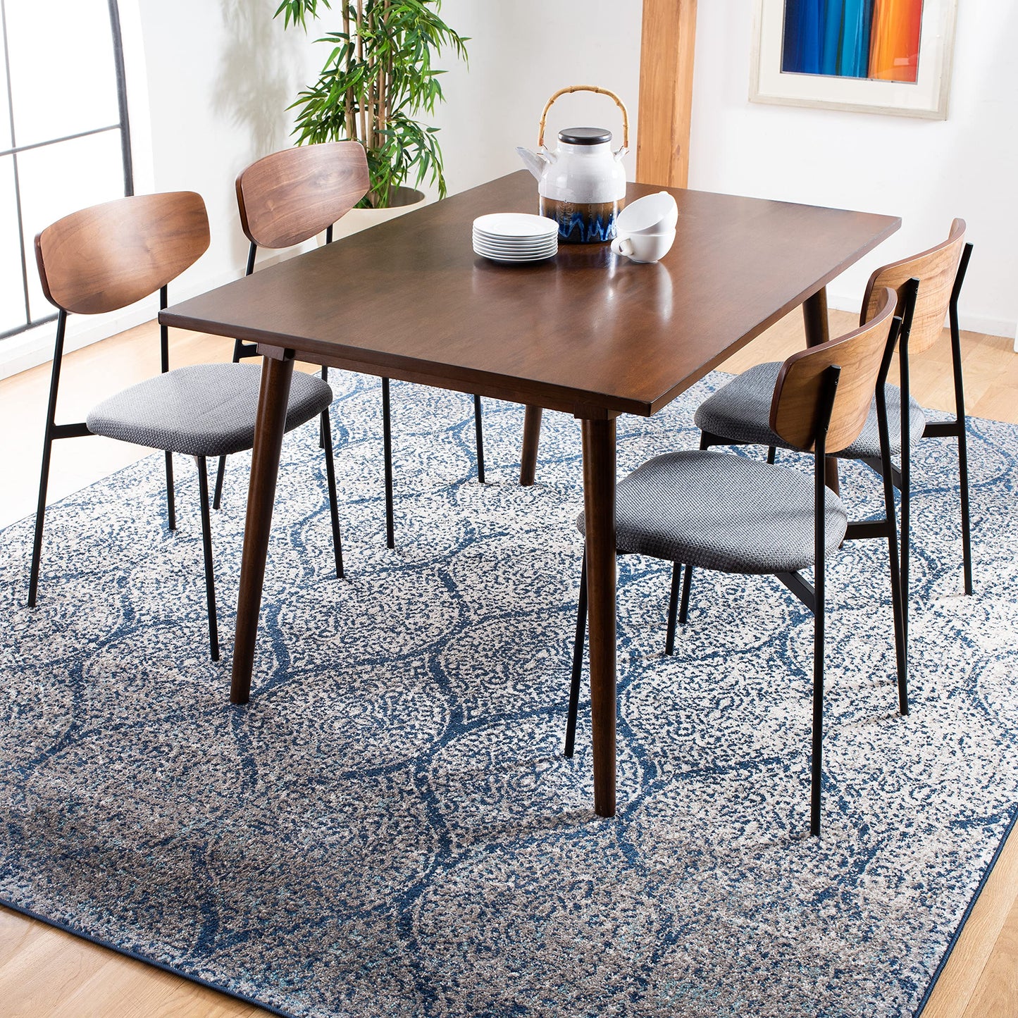 SAFAVIEH Madison Collection Area Rug - 4' Square, Navy & Silver, Glam Ogee Trellis Distressed Design, Non-Shedding & Easy Care, Ideal for High Traffic Areas in Living Room, Bedroom (MAD604G)