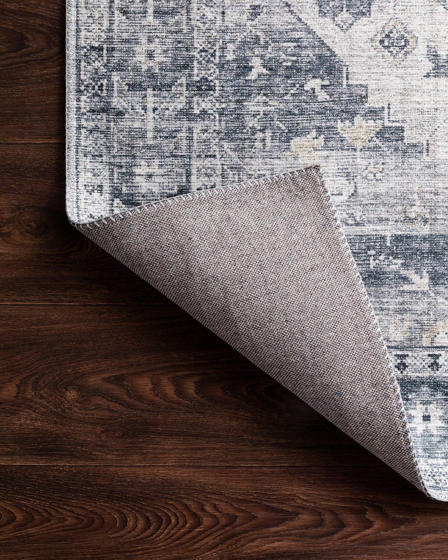 Loloi Skye Collection SKY-02 Silver/Grey 6'-0" x 6'-0" Round Area Rug