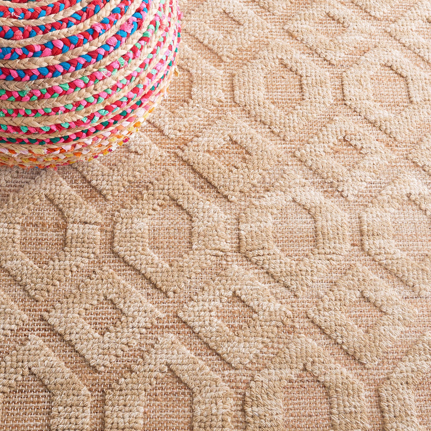 SAFAVIEH Natural Fiber Collection Area Rug - 6' x 9', Natural & Beige, Flat Weave Farmhouse Geometric Jute & Wool Design, Ideal for High Traffic Areas in Living Room, Bedroom (NF381A)