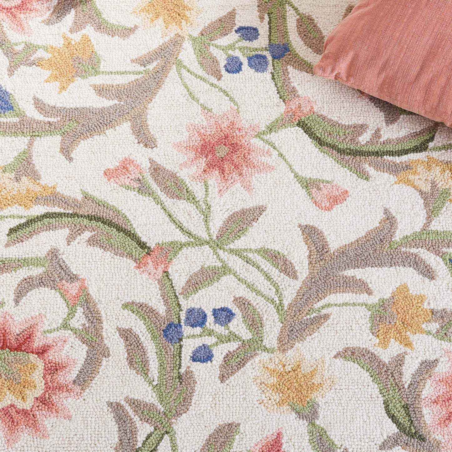 SAFAVIEH Chelsea Collection Area Rug - 3' Round, Ivory, Hand-Hooked French Country Wool, Ideal for High Traffic Areas in Living Room, Bedroom (HK248A)