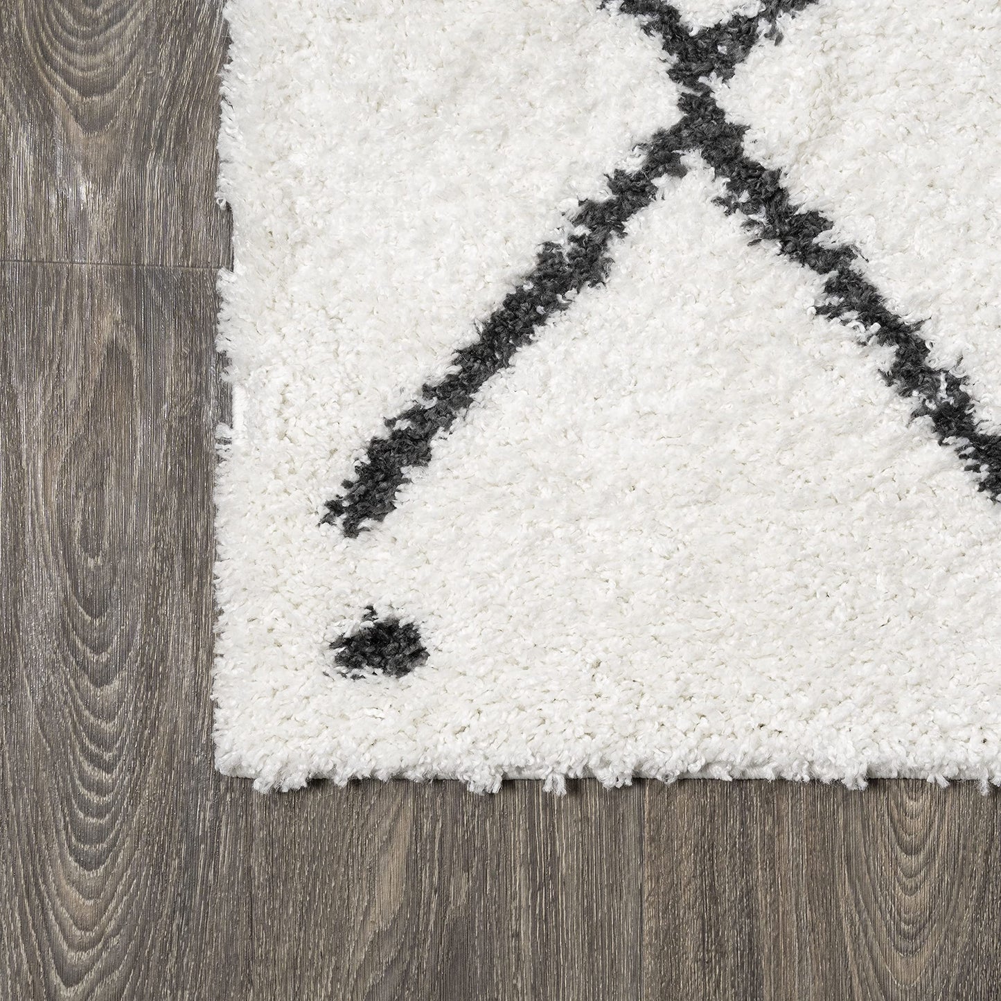 JONATHAN Y Cami Diamond Shag White/Gray Indoor Area Rug, 3x5, Moroccan, Bohemian, Contemporary, Easy-Cleaning for Living Room, Bedroom, Kitchen, Pet Friendly, Non-Shedding (MOH410A-3)