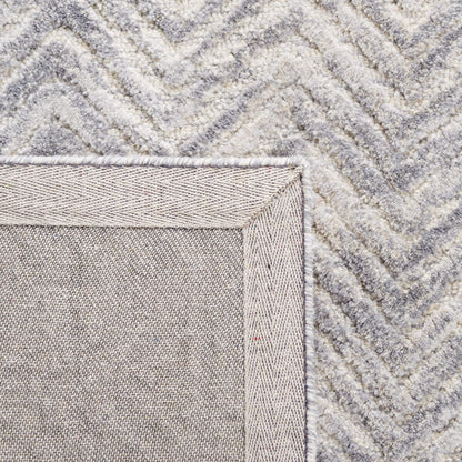 SAFAVIEH Metro Collection Accent Rug - 3' x 5', Silver, Handmade Chevron Wool, Ideal for High Traffic Areas in Entryway, Living Room, Bedroom (MET181G)