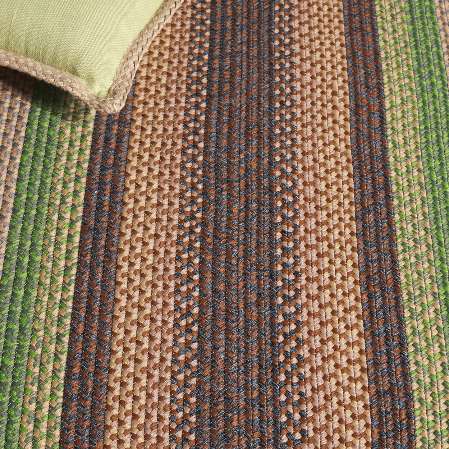 SAFAVIEH Washable Rug Outdoor Braided Collection - 3' Round, Brown & Green, Handmade & Reversible, Non-Shedding & Easy to Clean, Ideal for Patio, Backyard, Mudroom (BRD314T)