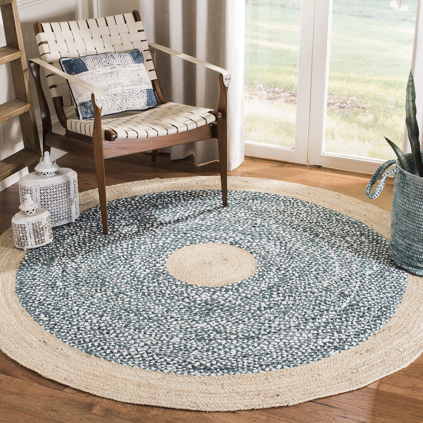 SAFAVIEH Cape Cod Collection Area Rug - 4' Round, Light Blue & Natural, Handmade Braided Jute & Cotton, Ideal for High Traffic Areas in Living Room, Bedroom (CAP210M)