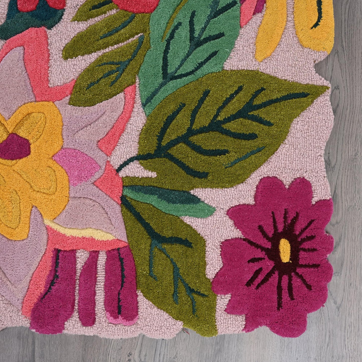 Hand-Tufted Floral Wool Area Rug - Vibrant Colorful Flower Pattern - Soft & Plush Accent Rugs/Carpet for Living Room, Bedroom, Nursery or Office - Scalloped Edge Unique Design (Multi, 2.6' x 8')
