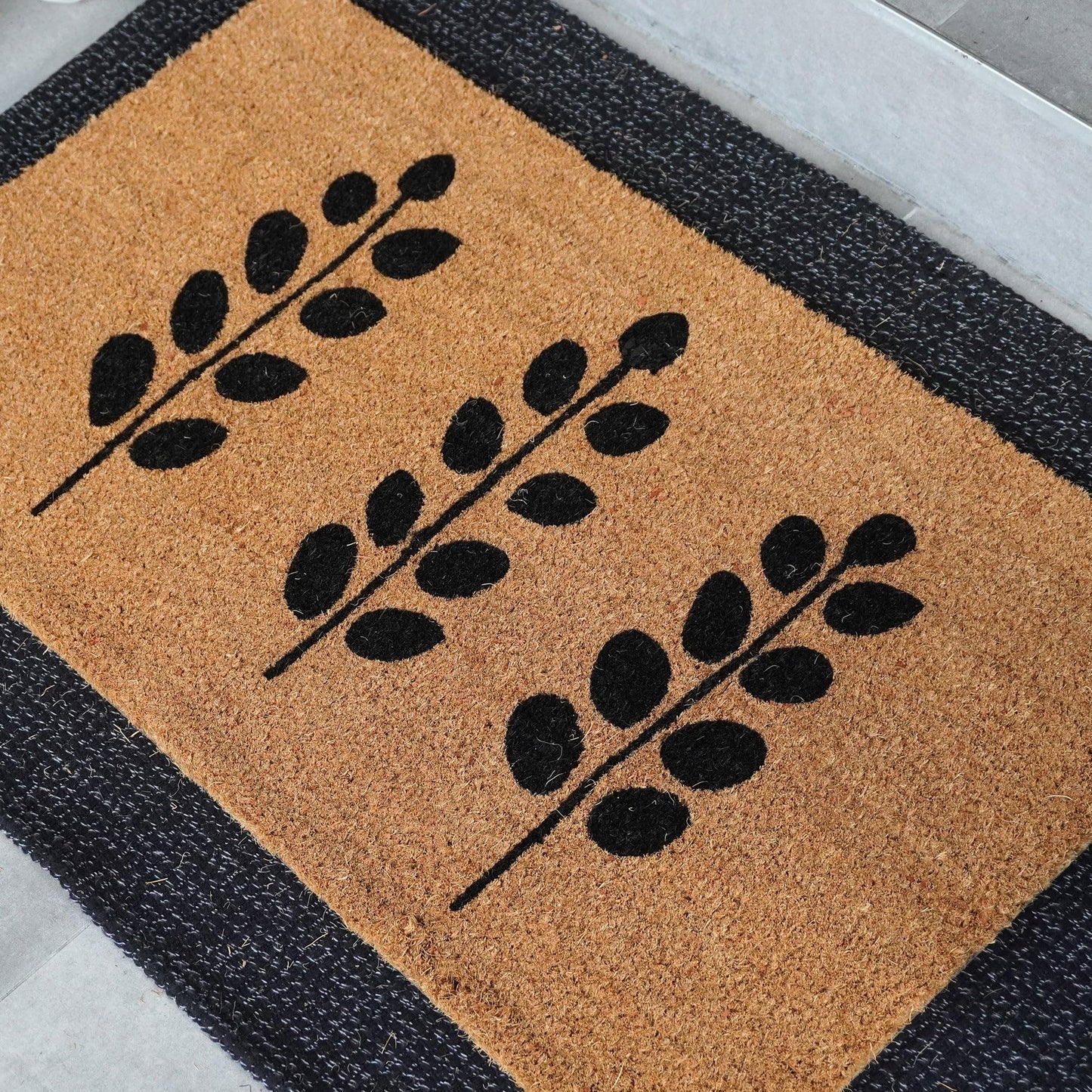 THEODORE MAGNUS Door Mat - Welcome Mat for Front Door with Non-Slip Backing - Durable Spring & Summer Doormat - Perfect for Outside Entrance Matt - Outdoor/Indoor - Silhouette Garden - 17" x 30"