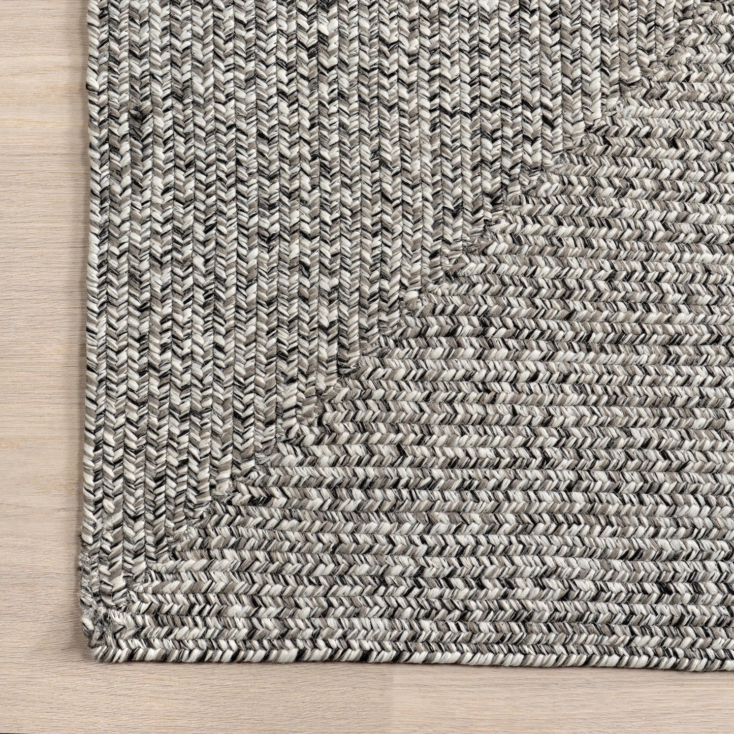 nuLOOM 4' x 6' Solid Hand Braided Indoor/Outdoor Area Rug, Pet-Friendly, High Traffic, Weather Resistant, for Patio, Balcony, Bedroom, Living Room, Dining Room, Wynn Salt And Pepper
