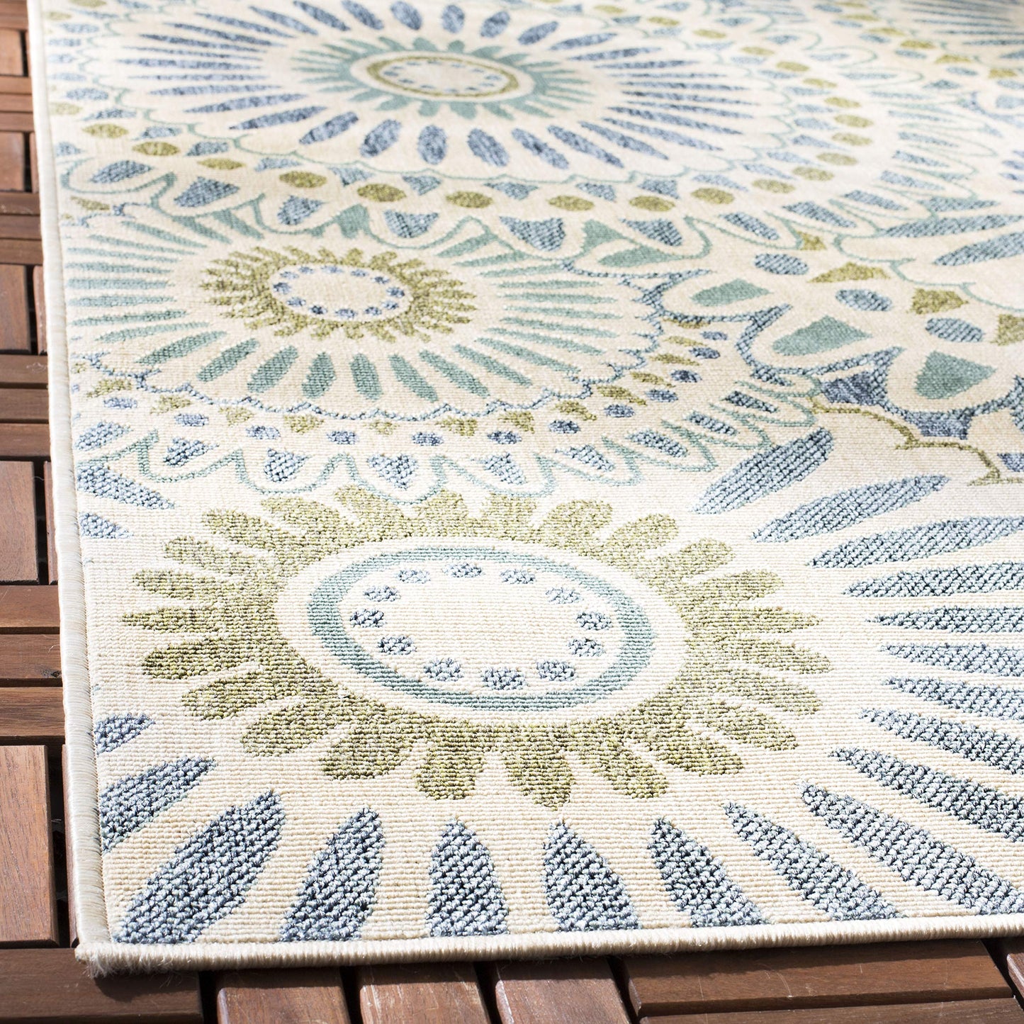 SAFAVIEH Washable Rug Outdoor Veranda Collection - 2'7' x 5', Cream & Green, Non-Shedding & Easy to Clean, Ideal for Patio, Backyard, Mudroom (VER091-0614)