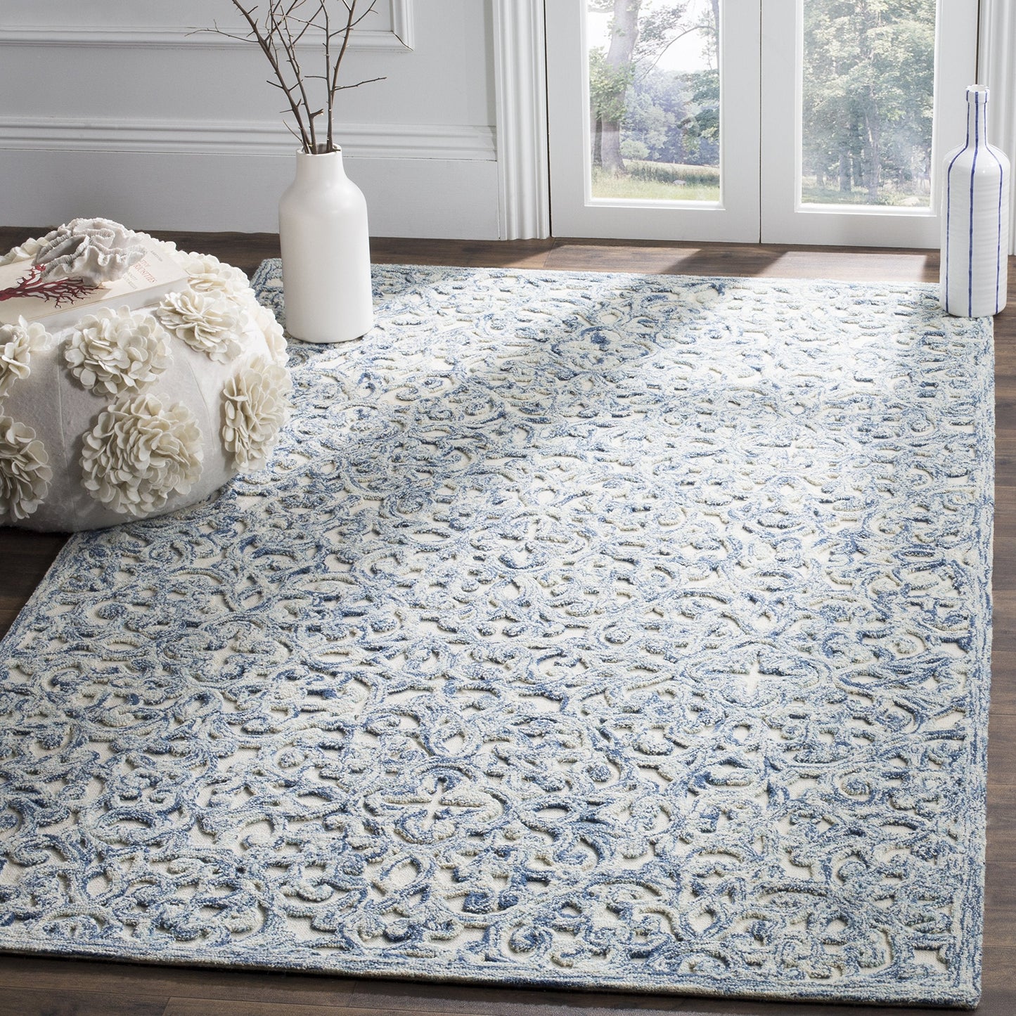 SAFAVIEH Trace Collection Area Rug - 6' x 9', Blue & Ivory, Handmade Wool, Ideal for High Traffic Areas in Living Room, Bedroom (TRC103B)