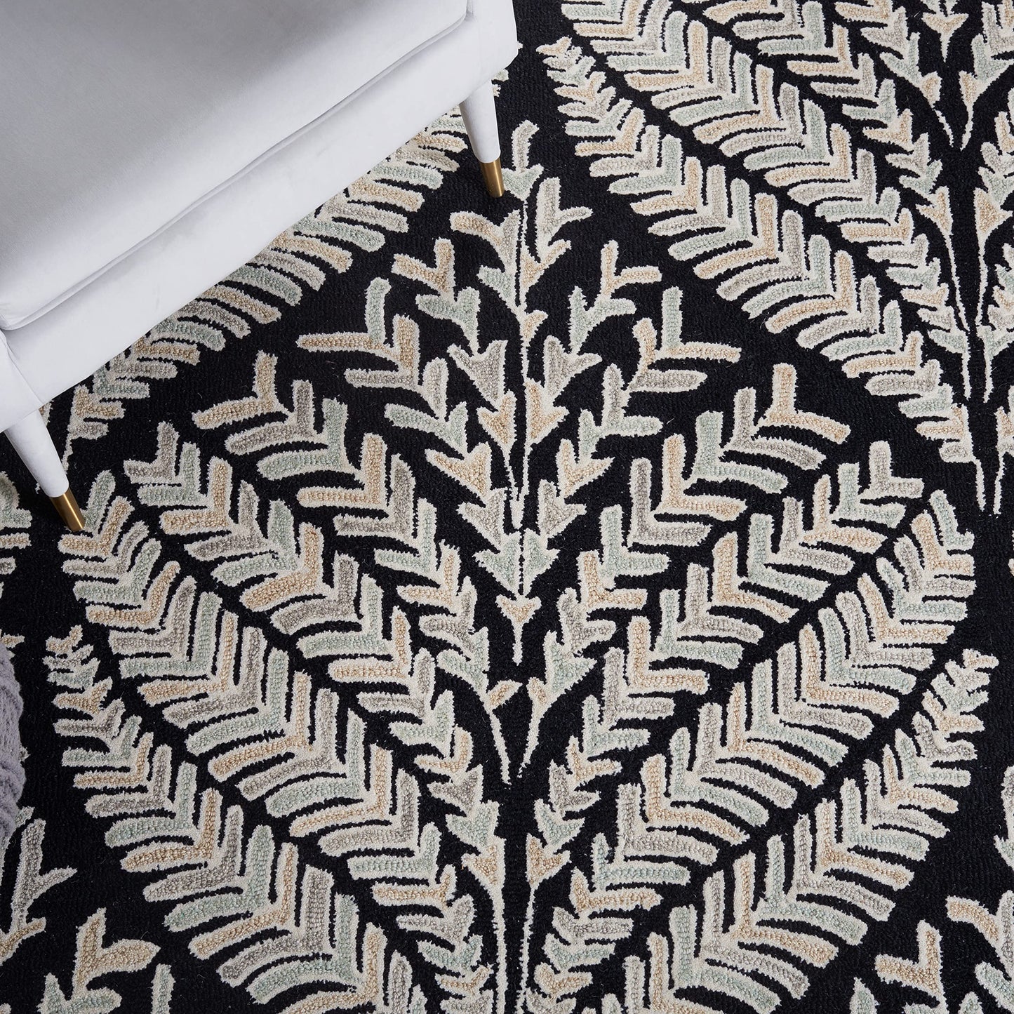 SAFAVIEH Capri Collection Runner Rug - 2'3" x 7', Black & Ivory, Handmade Wool, Ideal for High Traffic Areas in Living Room, Bedroom (CPR208Z)