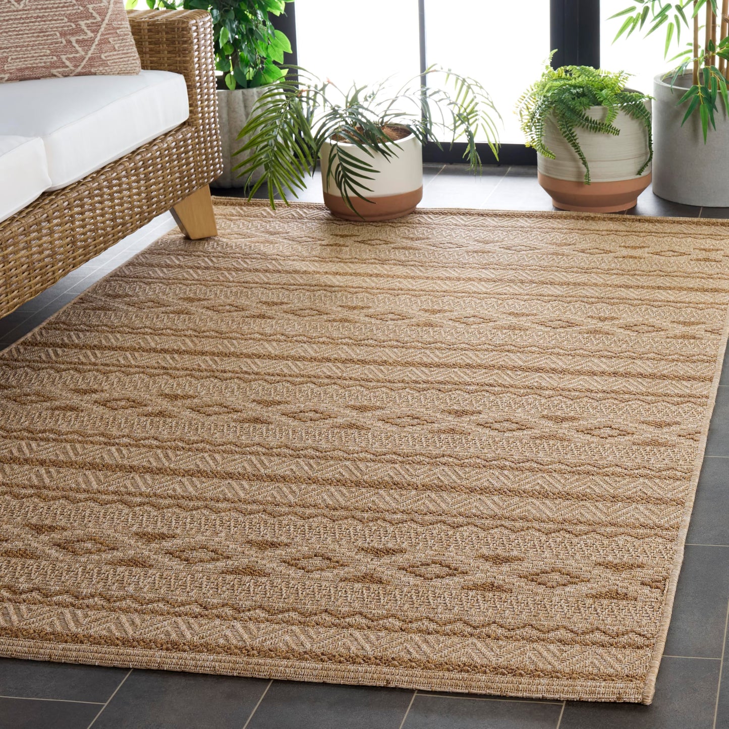 SAFAVIEH Washable Rug Outdoor Sisal All-Weather Collection - 5' x 7'6", Natural & Brown, Non-Shedding & Easy to Clean, Ideal for Patio, Backyard, Mudroom (SAW646B)