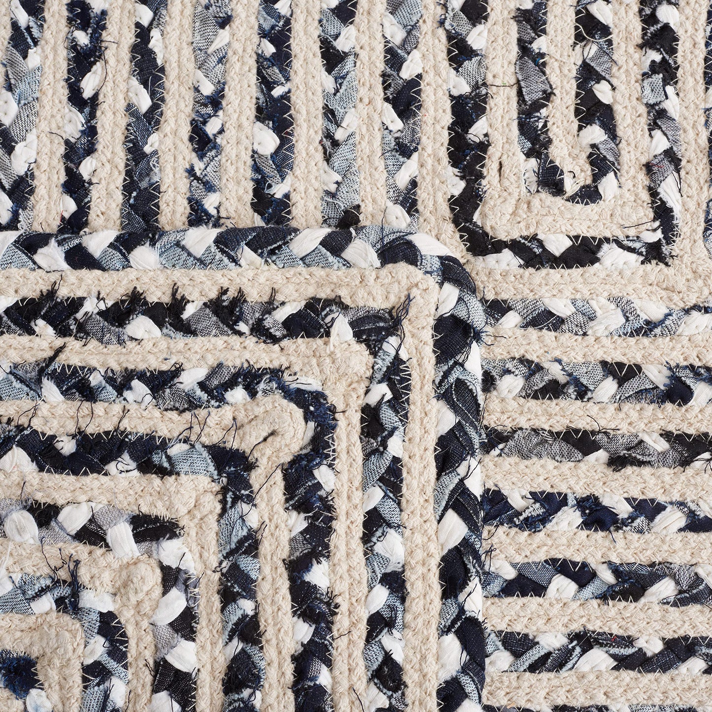 SAFAVIEH Area Rug 8x10 - Braided Collection - Large - Black & Navy, Handmade Cotton, Ideal for Living Room, Bedroom, Office, Dining Space (BRD260N)