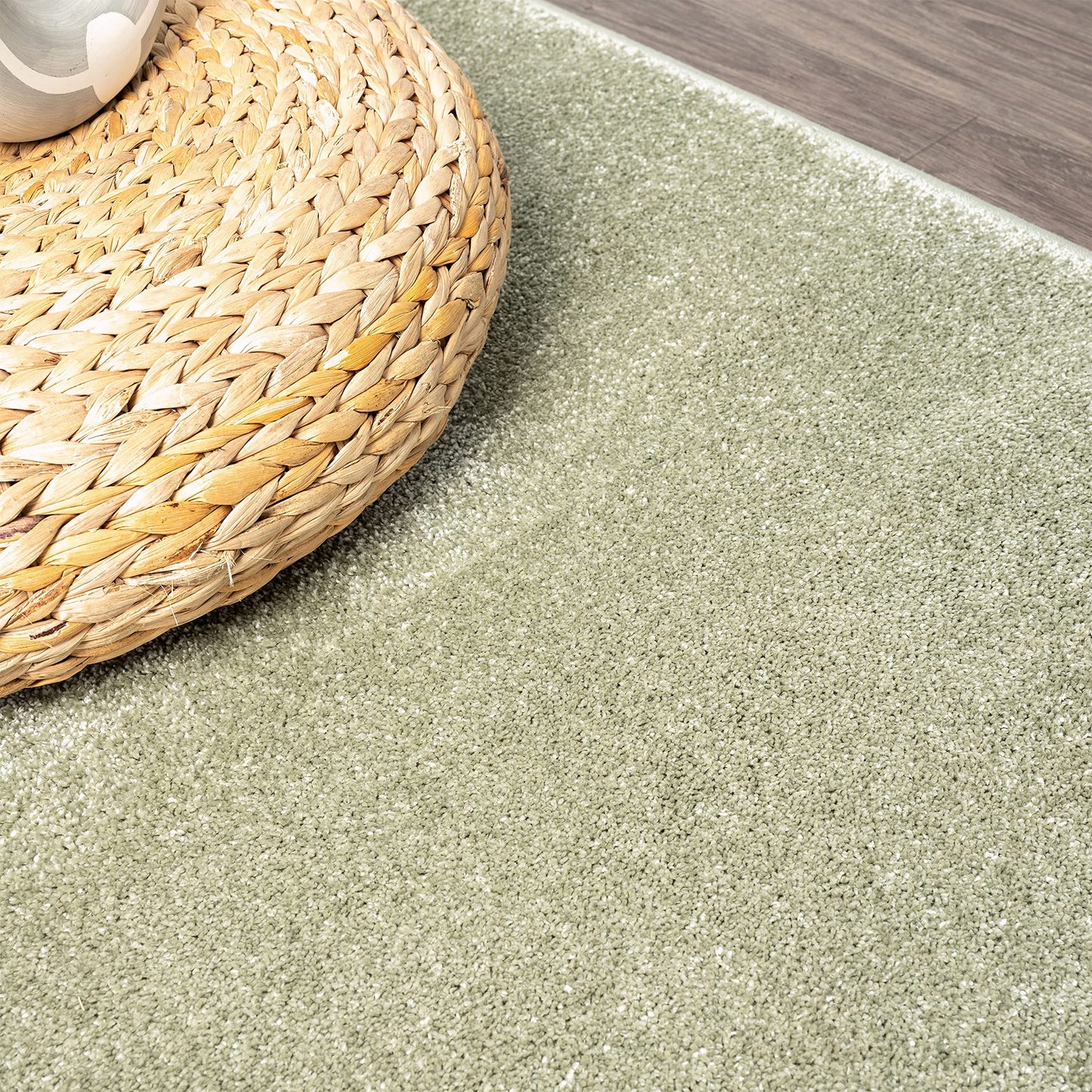 JONATHAN Y Haze Solid Low-Pile Green 3x5 Oval Indoor Area Rug, Coastal,Bohemian,Minimalist,Classic, Easy-Cleaning for Living Room,Bedroom,Kitchen,Pet Friendly,Non-Shedding (SEU100O-3OV)