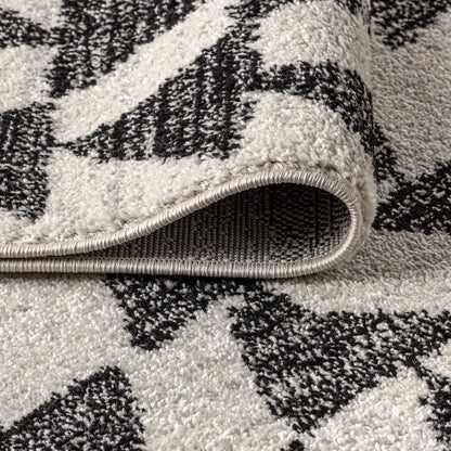 JONATHAN Y Aisha Moroccan Triangle Geometric Cream/Black Indoor Area Rug, 8x10, Contemporary, Modern, Easy-Cleaning for Living Room, Bedroom, Kitchen, Pet Friendly, Non-Shedding (MOH206A-8)