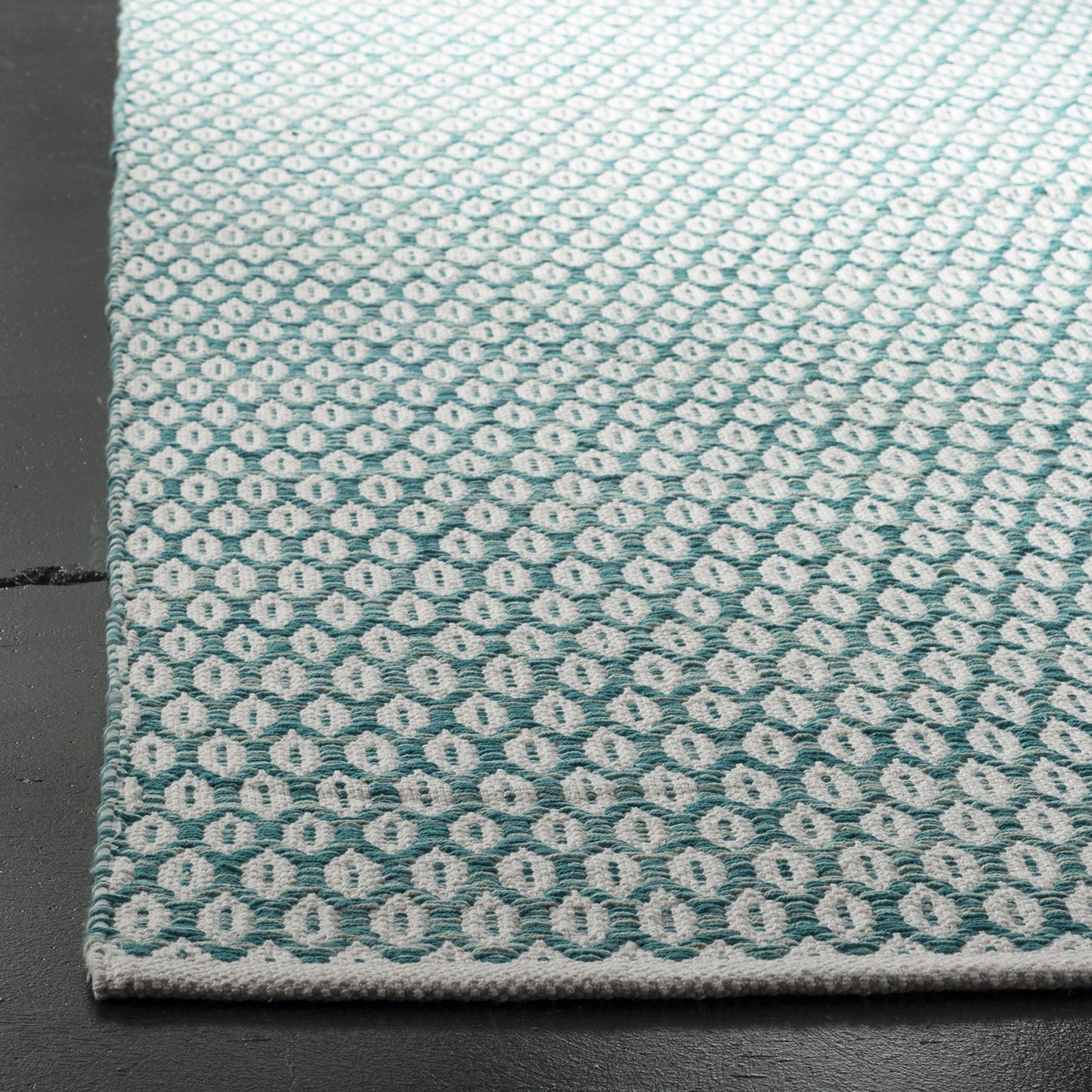 SAFAVIEH Montauk Collection Area Rug - 6' x 9', Aqua & Ivory, Handmade Cotton, Ideal for High Traffic Areas in Living Room, Bedroom (MTK608H)