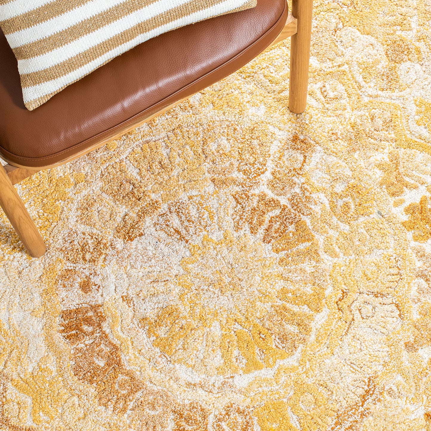 SAFAVIEH Marquee Collection Accent Rug - 3' x 5', Yellow & Ivory, Handmade Mandala Medallion Wool, Ideal for High Traffic Areas in Entryway, Living Room, Bedroom (MRQ110E)