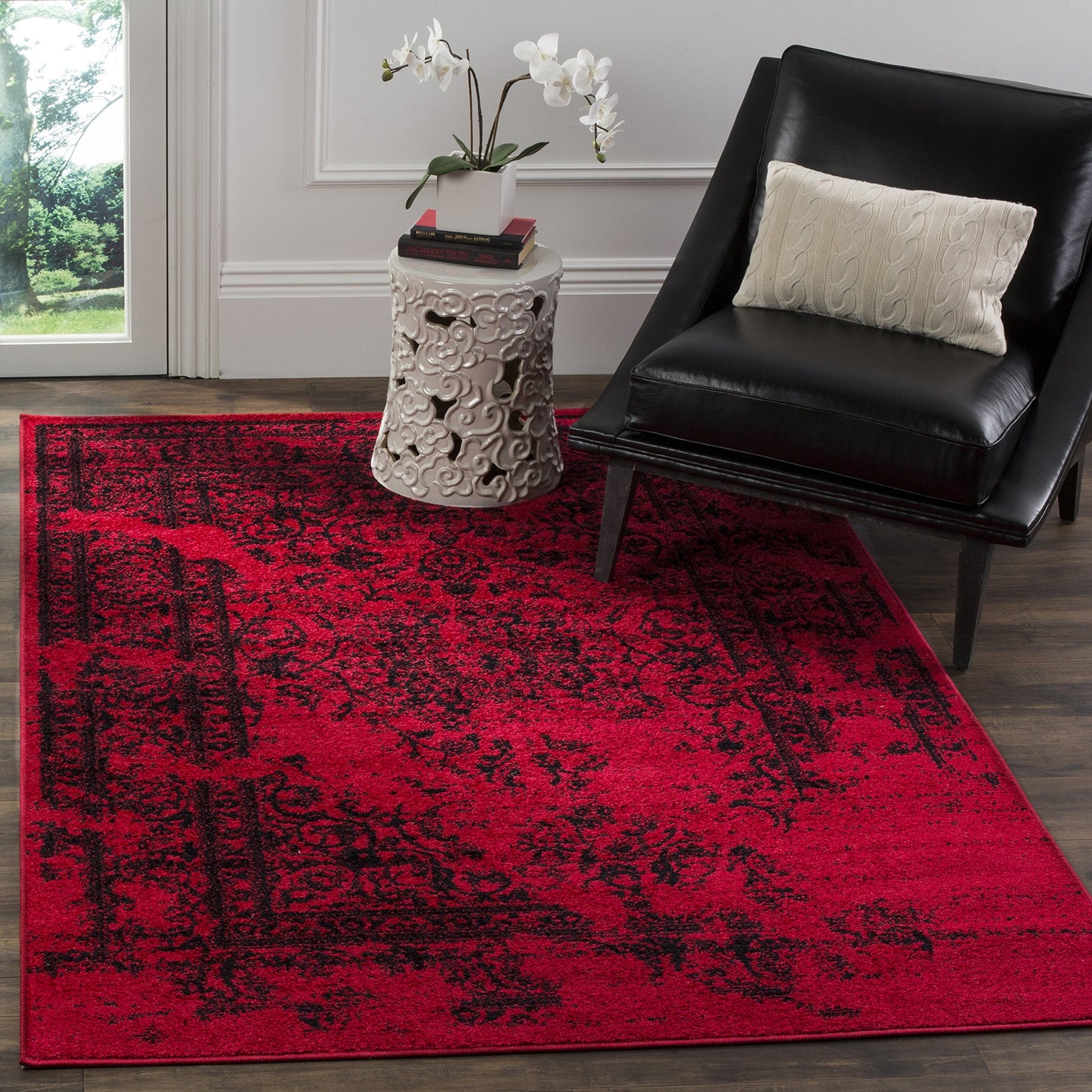 SAFAVIEH Adirondack Collection Accent Rug - 4' x 6', Red & Black, Oriental Distressed Design, Non-Shedding & Easy Care, Ideal for High Traffic Areas in Entryway, Living Room, Bedroom (ADR101F)