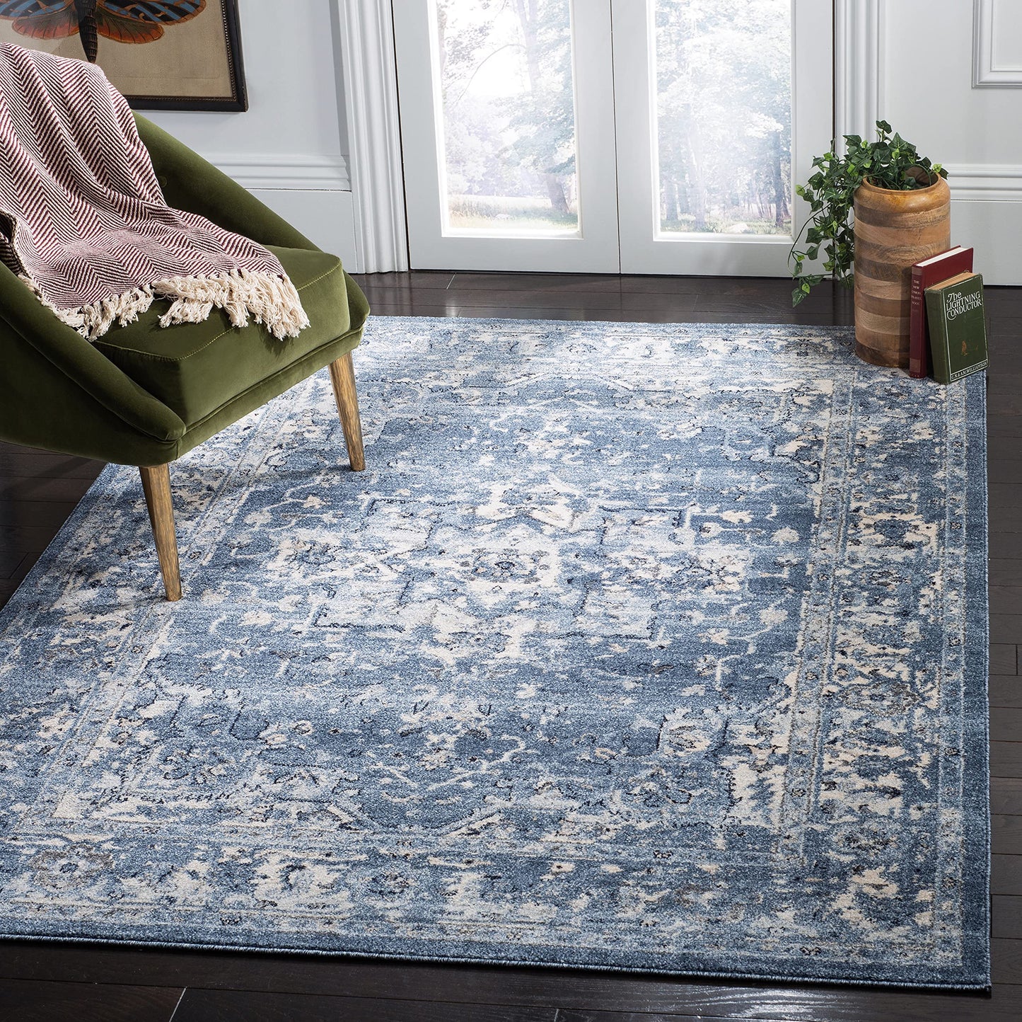 SAFAVIEH Charleston Collection Area Rug - 9' x 12', Navy & Creme, Oriental Distressed Design, Non-Shedding & Easy Care, Ideal for High Traffic Areas in Living Room, Bedroom (CHL411N)