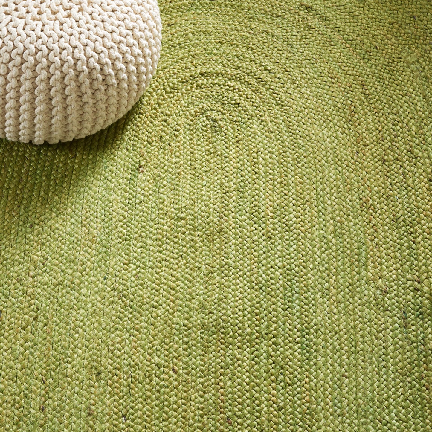 SAFAVIEH Area Rug 4' Round - Natural Fiber Collection - Green & Natural Brown, Handmade Jute, Braided Border Design (NF801G)