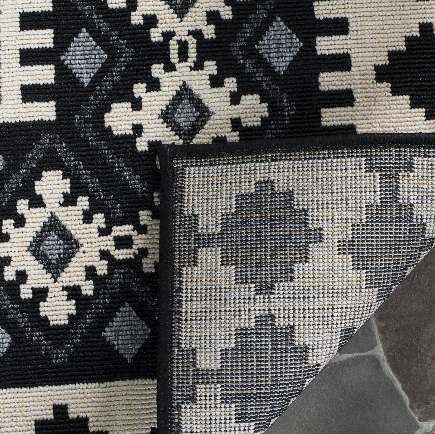 SAFAVIEH Washable Rug Outdoor Veranda Collection - 4' x 5'7", Black & Cream, Non-Shedding & Easy to Clean, Ideal for Patio, Backyard, Mudroom (VER099-0421)