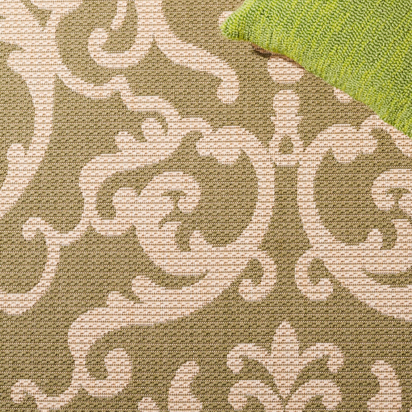 SAFAVIEH Washable Rug Outdoor Courtyard Collection - 2'7" x 5', Olive & Natural, Non-Shedding & Easy Cleaning, Ideal for Patio, Backyard, Mudroom (CY2663-1E06)