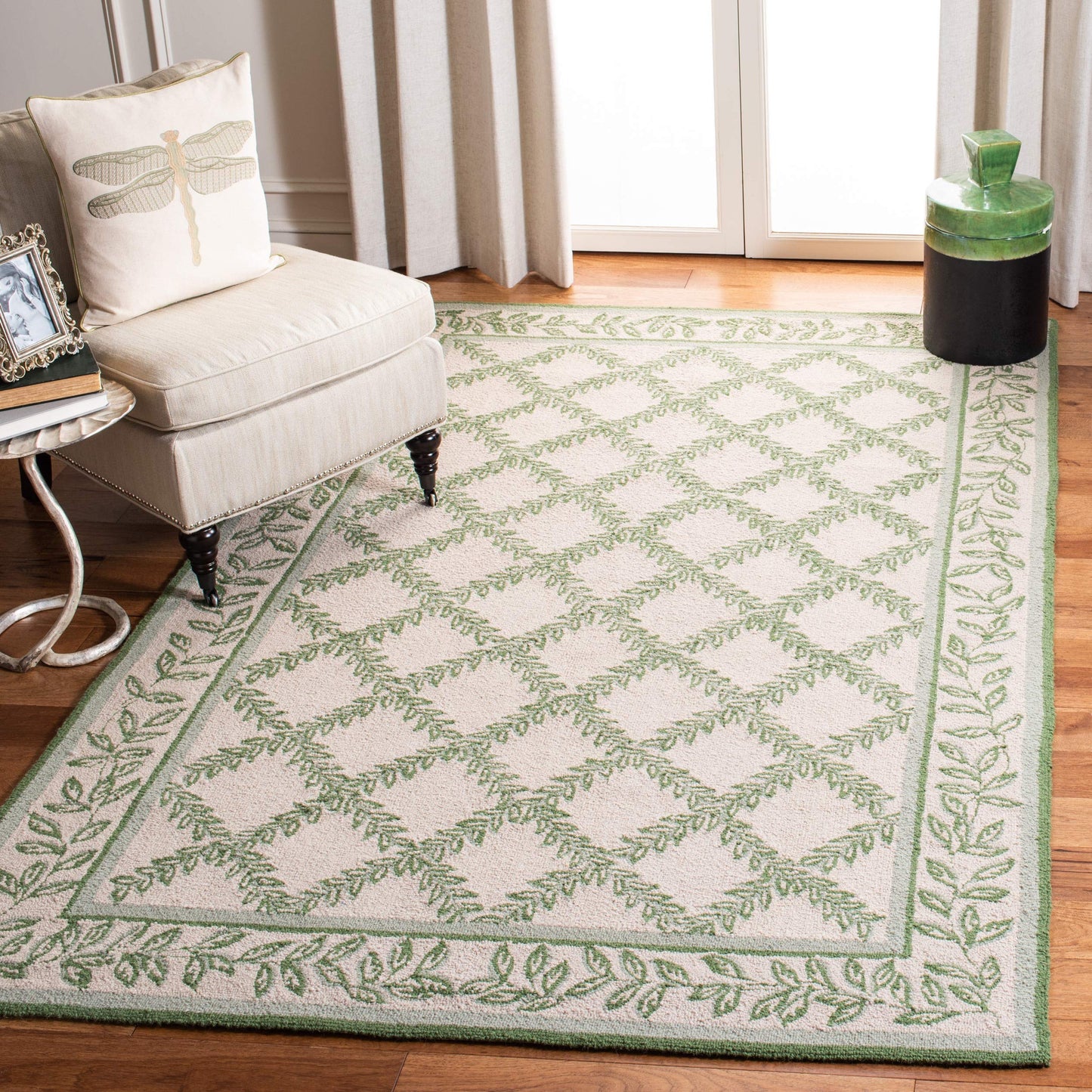 SAFAVIEH Area Rug 8x10 - Chelsea Collection - Large - Ivory & Light Green, Hand-Hooked Wool, French Country Design, Ideal for Living Room, Bedroom, Office, Dining Space (HK230B)