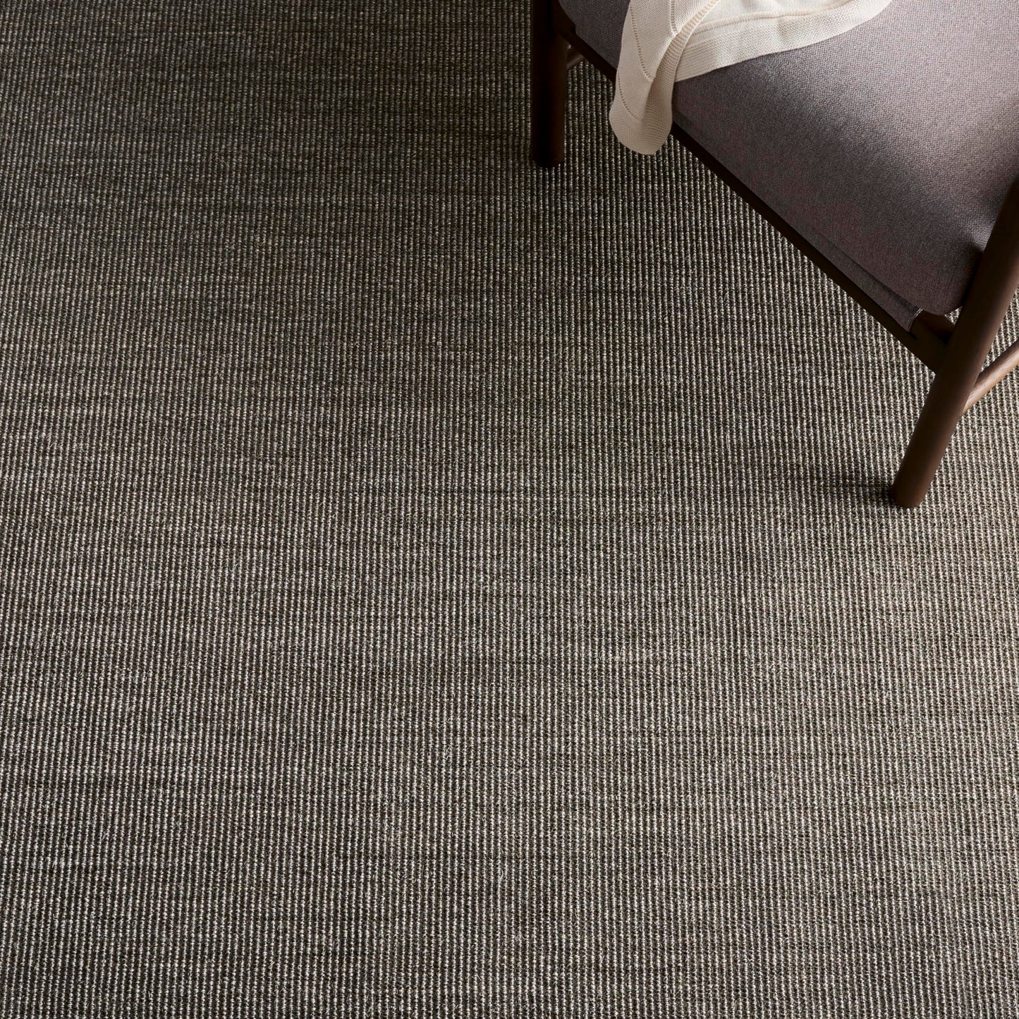 Martha Stewart x SAFAVIEH Area Rug Collection - 5' x 7', Charcoal, Sisal & Jute, Farmhouse Style, Ideal for Living Room, Bedroom, Office, Dining Space (MSR9501F)