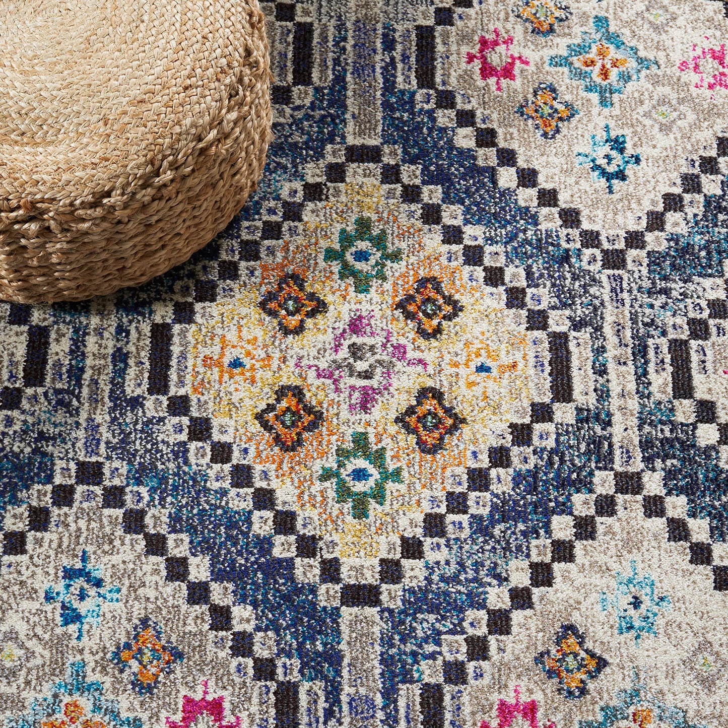 SAFAVIEH Area Rug 8x10 - Madison Collection - Large - Navy & Beige, Boho Tribal Distressed Design, Non-Shedding & Easy Cleaning, Ideal for Living Room, Bedroom, Office, Dining Space (MAD481N)
