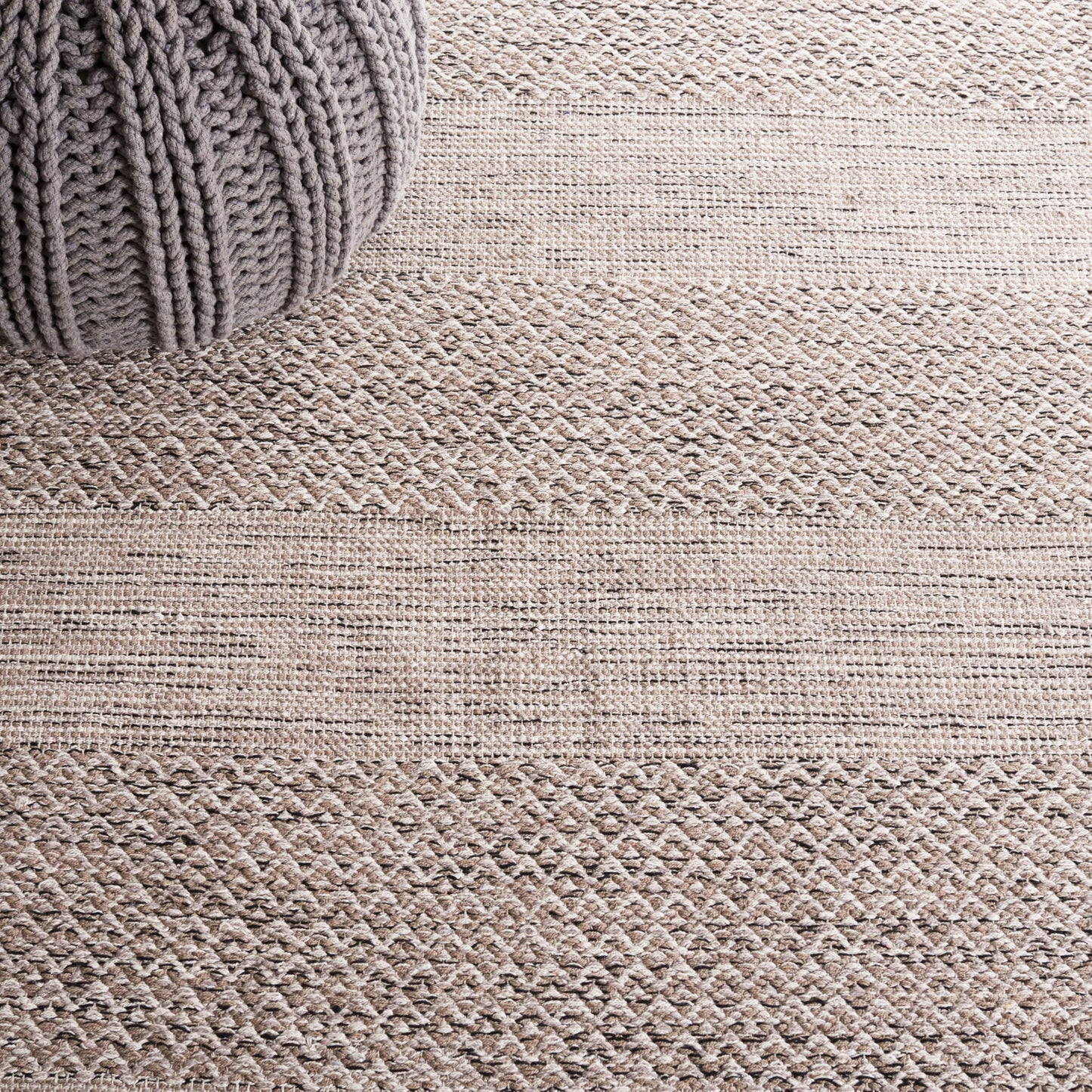 SAFAVIEH Montauk Collection Area Rug - 8' x 10', Ivory & Steel Grey, Handmade Flat Weave Boho Farmhouse Cotton Tassel Fringe, Ideal for High Traffic Areas in Living Room, Bedroom (MTK330M)