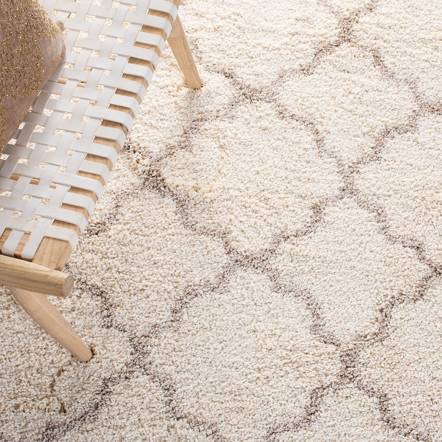 SAFAVIEH Hudson Shag Collection Area Rug - 5'3" x 7'6", Ivory & Beige, Moroccan Trellis Design, Non-Shedding & Easy Care, 2-inch Thick Ideal for High Traffic Areas in Living Room, Bedroom (SGH282E)