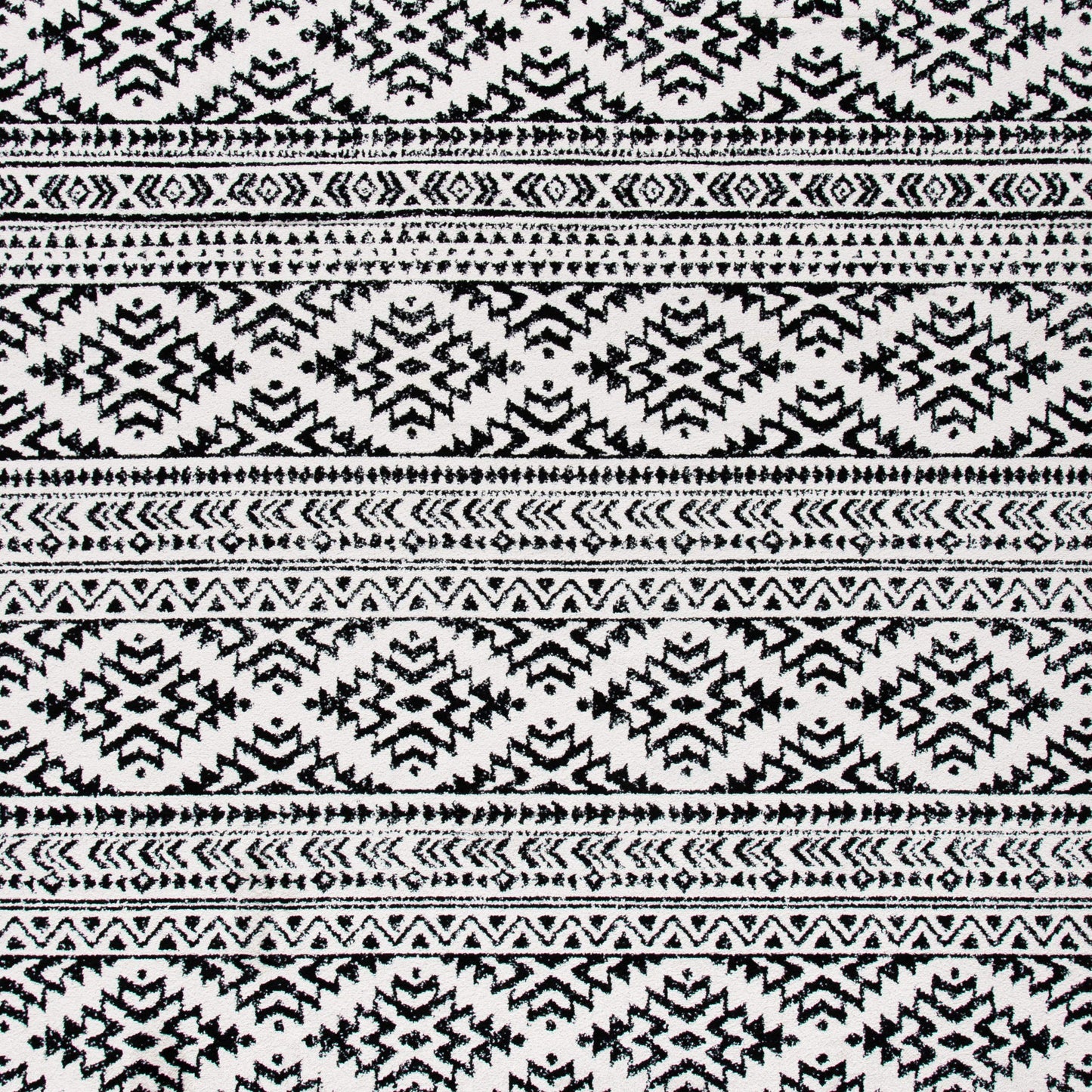 SAFAVIEH Area Rug 6x9 - Tulum Collection - Ivory & Black, Moroccan Boho Tribal Design, Non-Shedding & Easy to Clean, Ideal for Living Room, Bedroom, Dining Space (TUL272B)