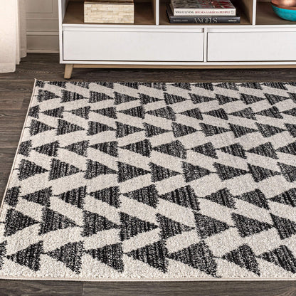JONATHAN Y Aisha Moroccan Triangle Geometric Cream/Black Indoor Area Rug, 8x10, Contemporary, Modern, Easy-Cleaning for Living Room, Bedroom, Kitchen, Pet Friendly, Non-Shedding (MOH206A-8)