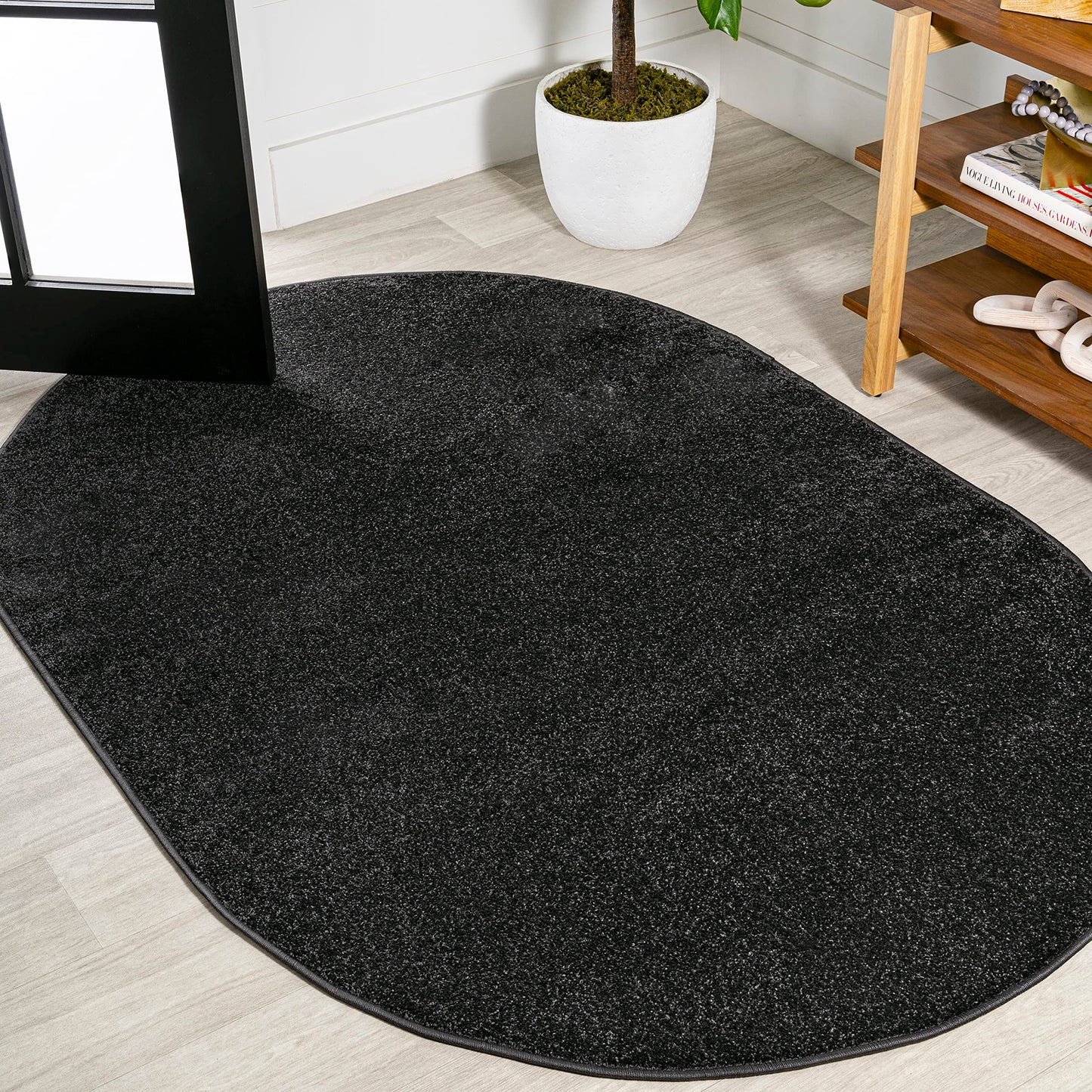 JONATHAN Y Haze Solid Low-Pile Black 3x5 Oval Indoor Area Rug, Coastal,Bohemian,Minimalist,Classic, Easy-Cleaning for Living Room,Bedroom,Kitchen,Pet Friendly,Non-Shedding (SEU100I-3OV)