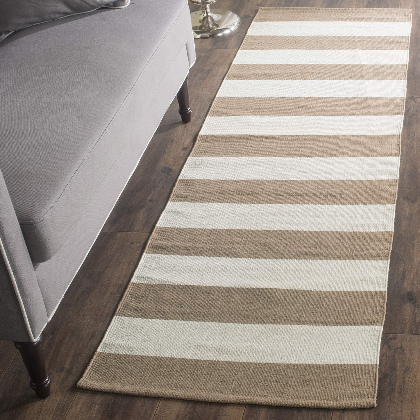 SAFAVIEH Montauk Collection Accent Rug - 2'6" x 4', Sand & Ivory, Handmade Flatweave Cotton, Woven Texture, Farmhouse Stripe Pattern, Ideal for Entryway, Front Door, Bathroom, Foyer (MTK712M)