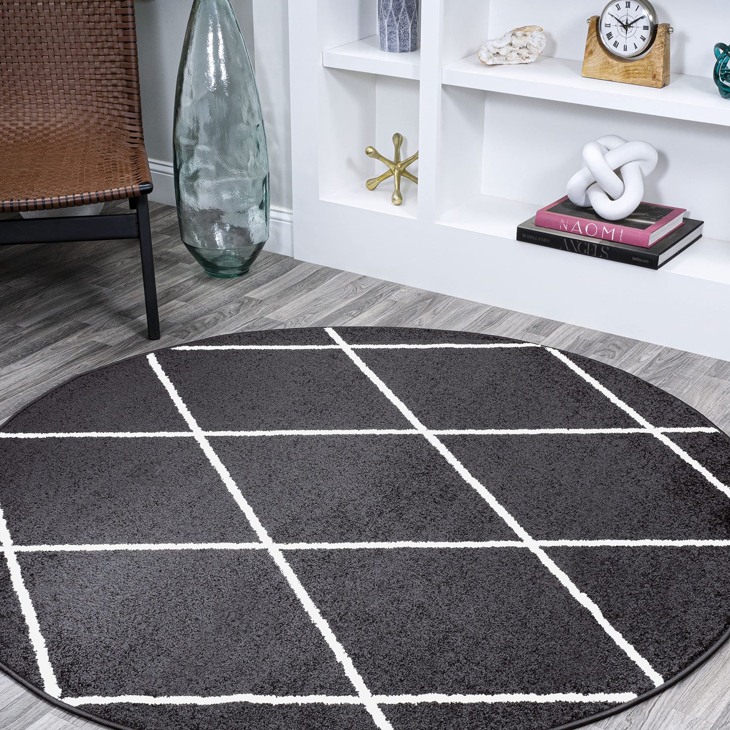 JONATHAN Y Cole Diamond Trellis Black/White 5' Round Indoor Area Rug, Modern,Contemporary,Geometric,Casual, Easy-Cleaning for Living Room,Bedroom,Kitchen,Pet Friendly,Non-Shedding (SEU102A-5R)