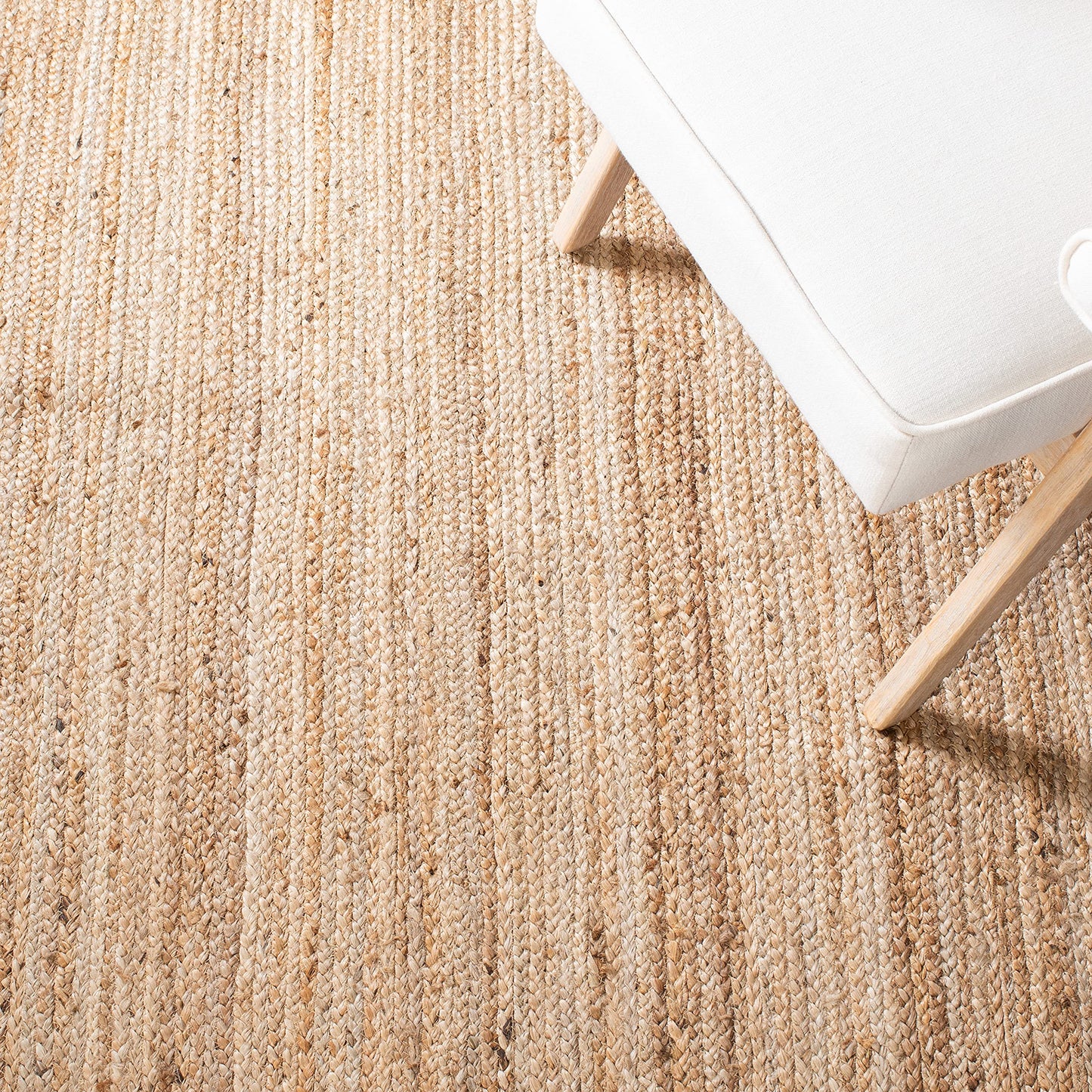 SAFAVIEH Natural Fiber Collection Accent Rug - 4' x 6', Navy & Natural, Handmade Border Farmhouse Jute, Ideal for High Traffic Areas in Entryway, Living Room, Bedroom (NF109N)