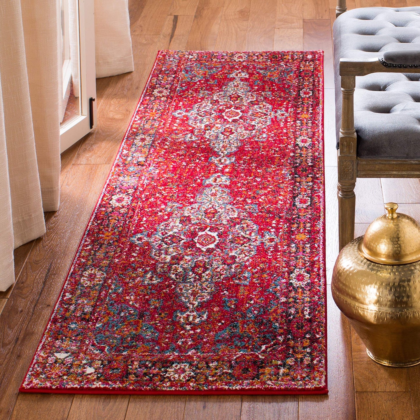 SAFAVIEH Vintage Hamadan Collection Area Rug - 5'3" x 7'6", Red & Multi, Oriental Traditional Persian Design, Non-Shedding & Easy Care, Ideal for High Traffic Areas in Living Room, Bedroom (VTH222A)