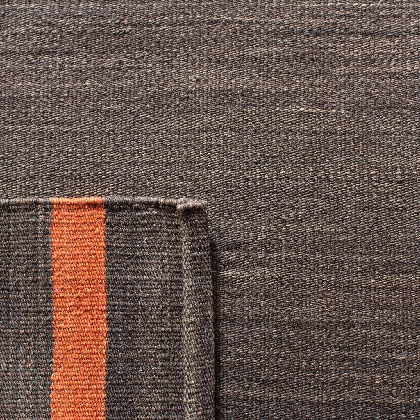 SAFAVIEH Kilim Collection Accent Rug - 4' x 6', Dark Grey & Orange, Handmade Flat Weave Wool, Ideal for High Traffic Areas in Entryway, Living Room, Bedroom (KLM952C)