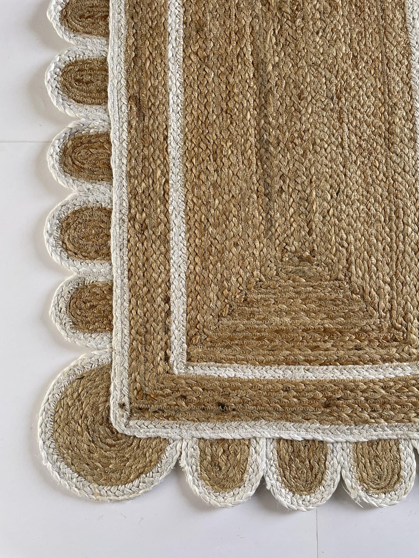 Scallop Pattern Jute Bohemian Area Rug (Off White, 2'x3')